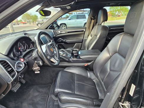Used 2018 Porsche Cayenne Platinum Edition image 9