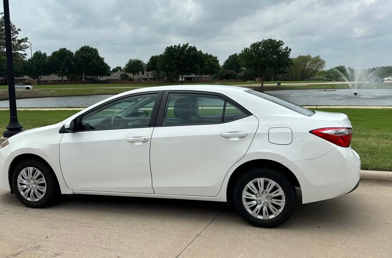 Used 2015 Toyota Corolla L FWD image 6