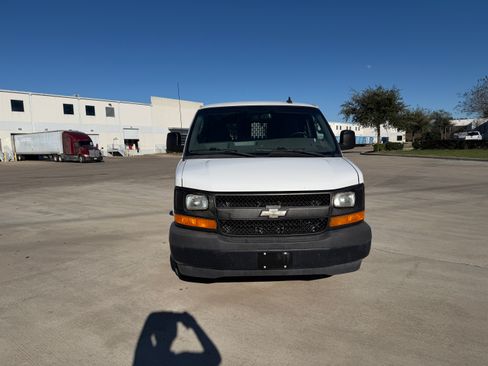 Used 2017 Chevrolet Express 2500 image 12