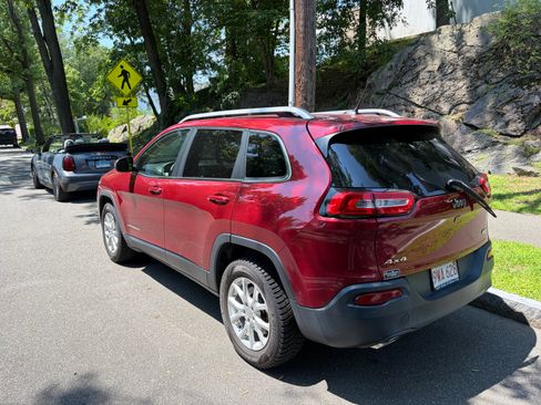 Used 2015 Jeep Cherokee Latitude w/ Comfort/Convenience Group AWD/4WD image 14