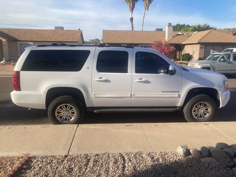 Used 2012 Chevrolet Suburban LT w/ Luxury Package image 4