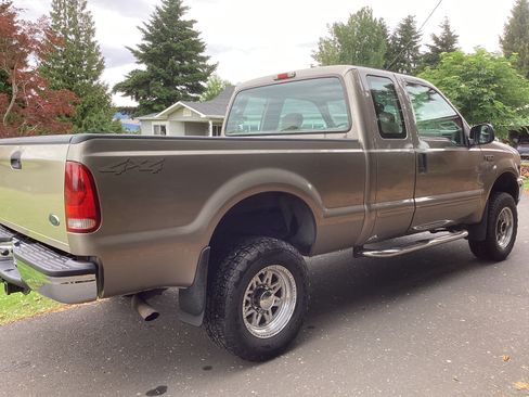 Used 2003 Ford F350 XLT image 4