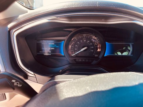 Used 2019 Ford Fusion SE image 16