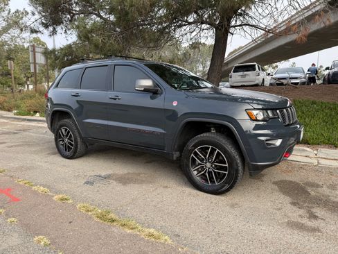 Used 2017 Jeep Grand Cherokee Trailhawk image 4