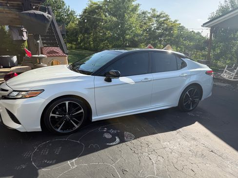 Used 2018 Toyota Camry XSE w/ Driver Assist Package FWD image 2