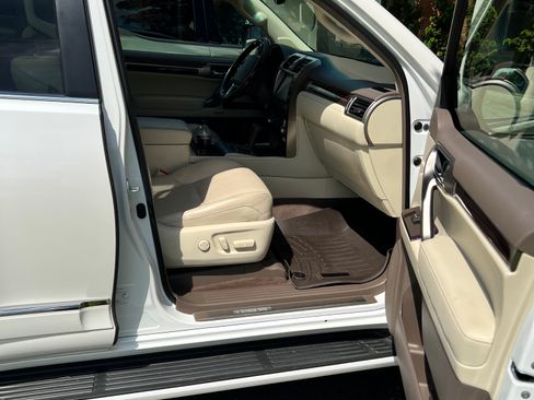Used 2014 Lexus GX 460 Luxury image 8