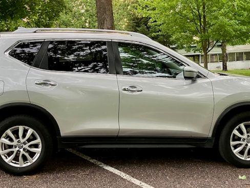 Used 2017 Nissan Rogue SV AWD/4WD image 5