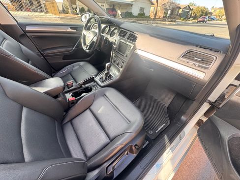 Used 2017 Volkswagen Golf Alltrack SE image 9