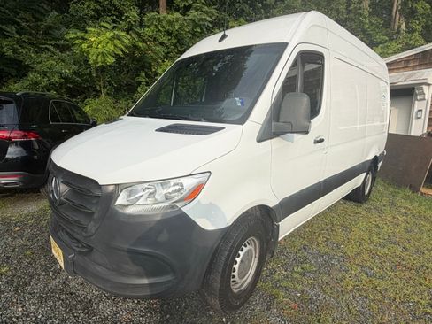 Used 2019 Mercedes-Benz Sprinter 144 image 2