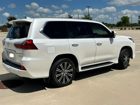 Used 2021 Lexus LX 570 4WD w/ Luxury Package image 4