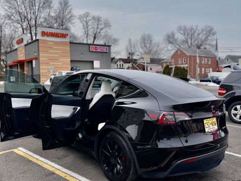 Used 2022 Tesla Model Y Performance image 6