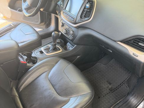Used 2014 Jeep Cherokee Limited AWD/4WD image 9