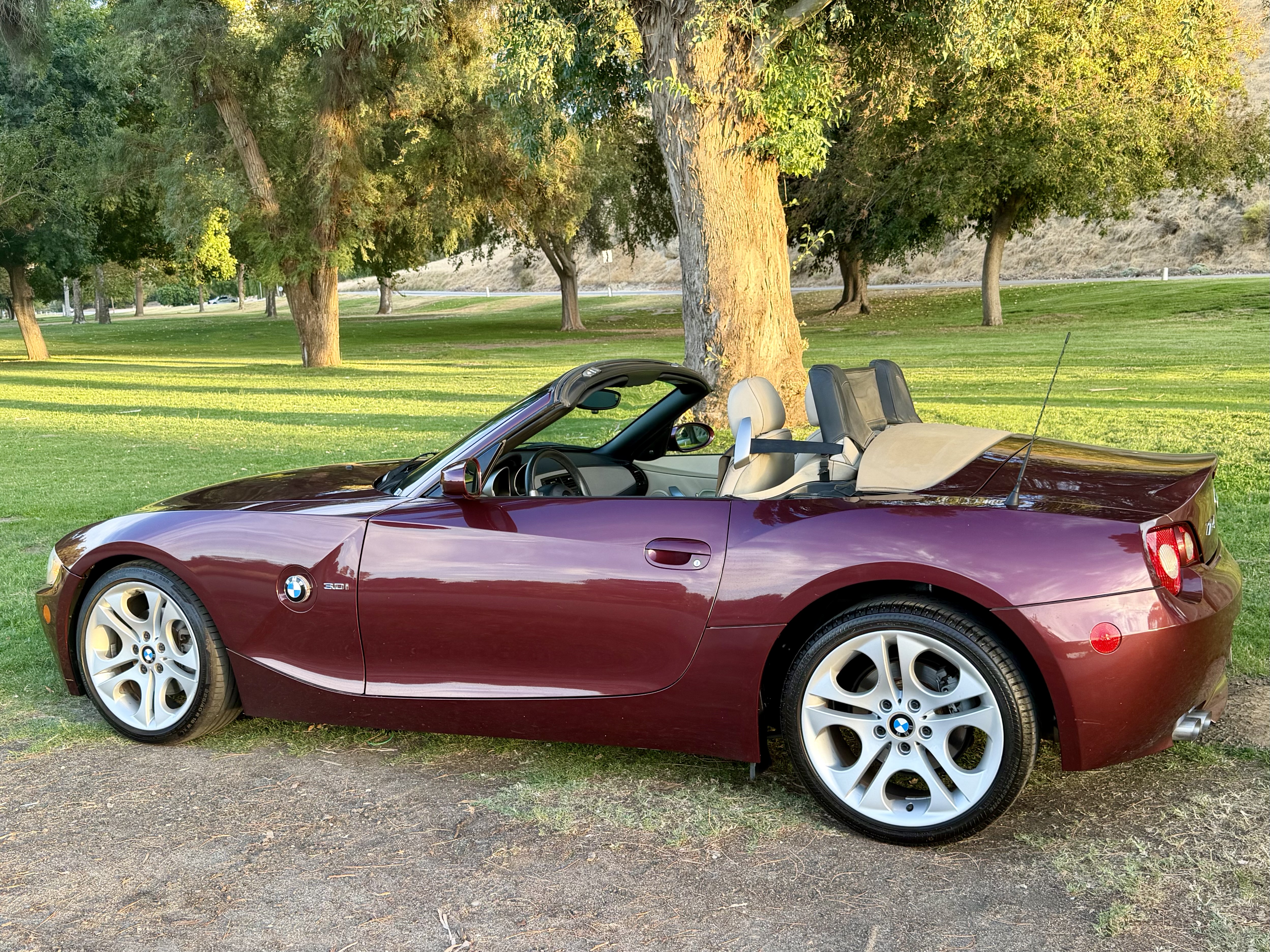 Used 2005 BMW Z4 3.0i RWD image 8