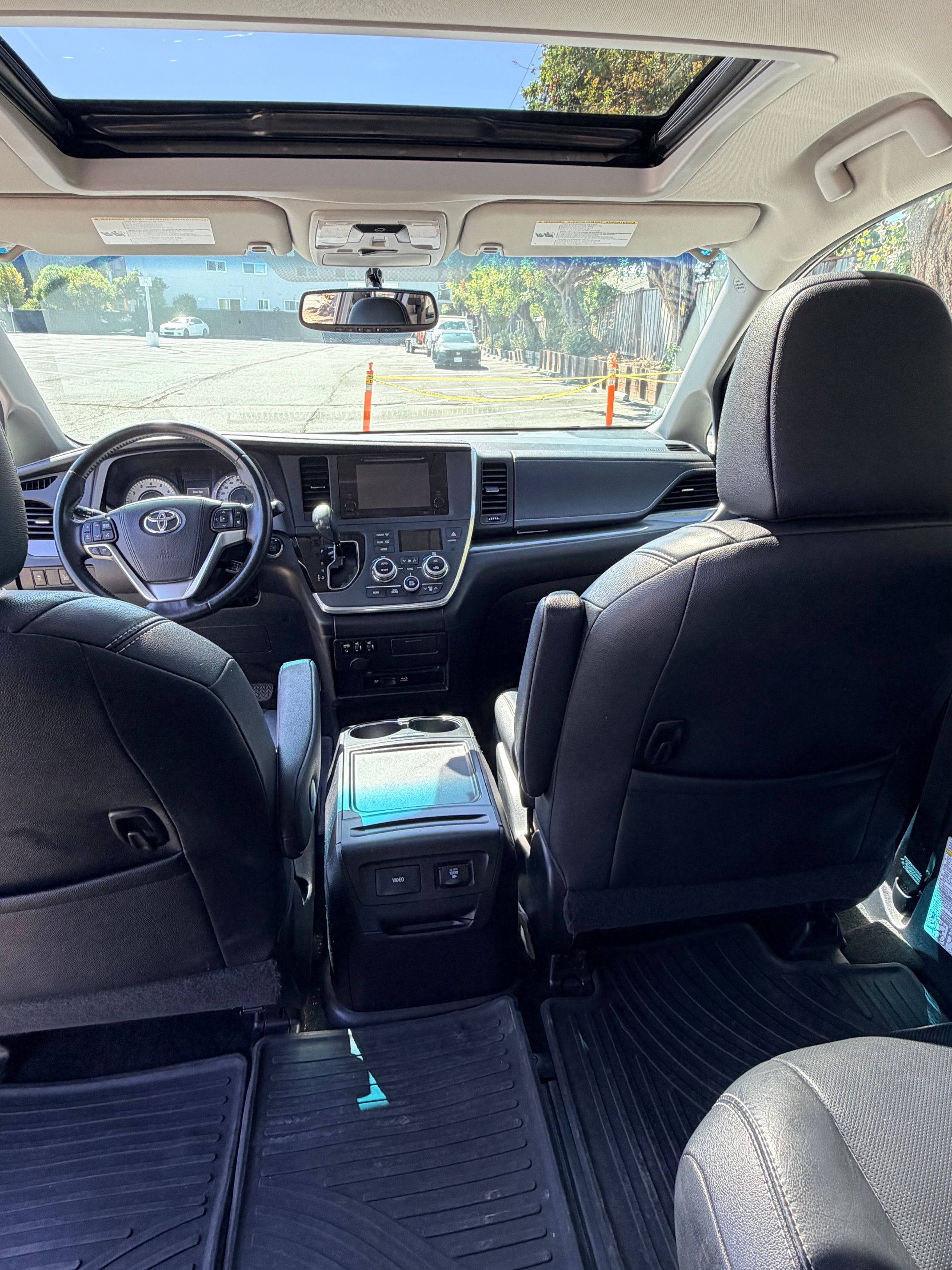 Used 2015 Toyota Sienna SE Premium FWD image 24
