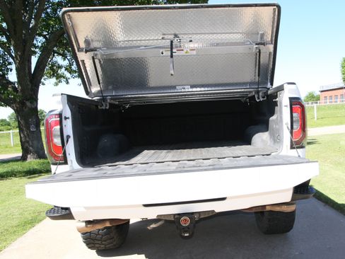 Used 2017 GMC Sierra 1500 SLT w/ All Terrain Package AWD/4WD image 16