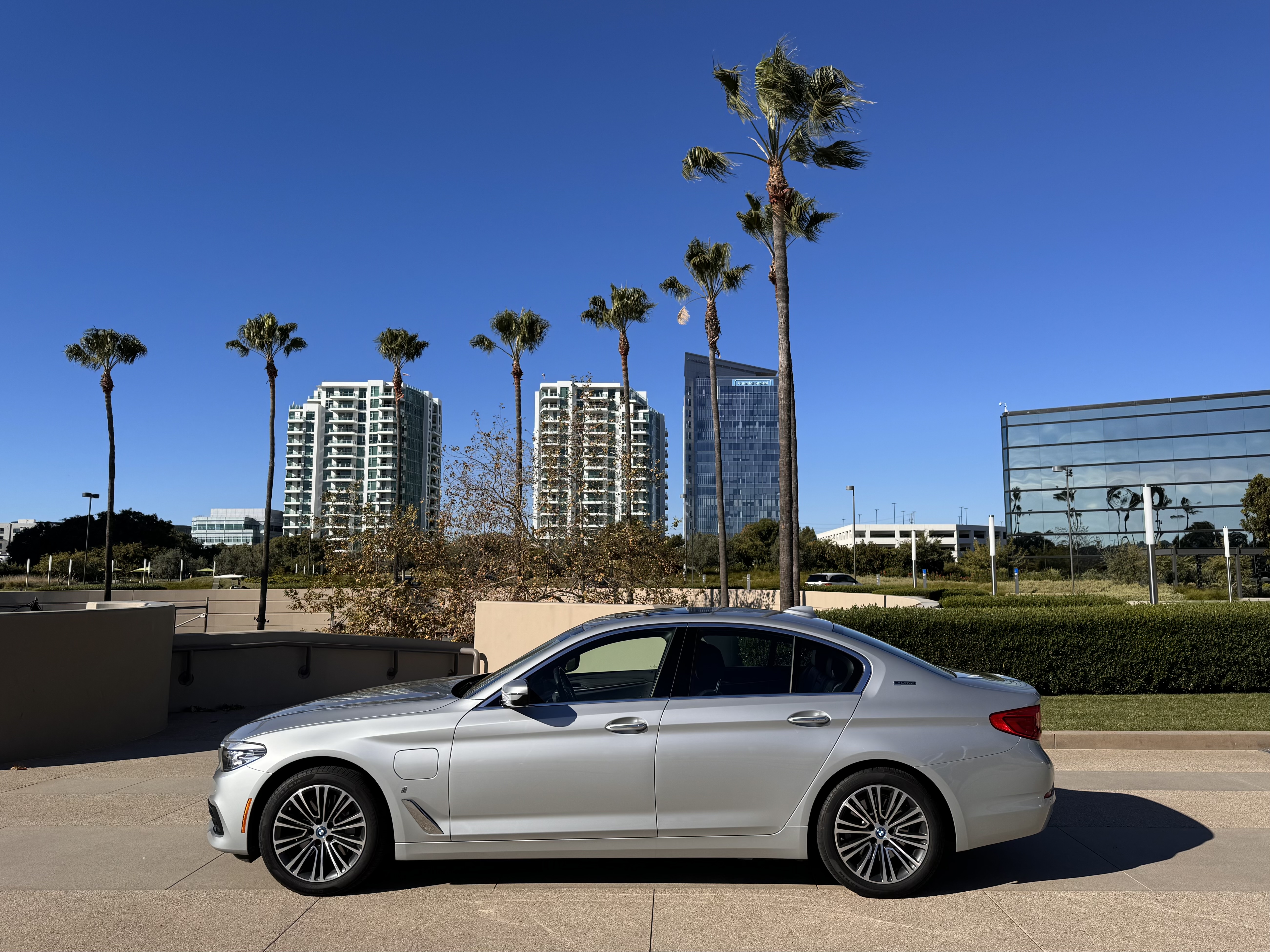 Used 2018 BMW 530e xDrive AWD/4WD image 5