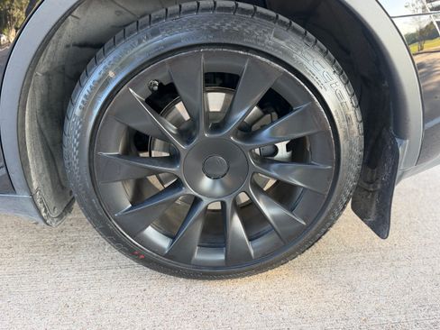 Used 2023 Tesla Model Y Long Range AWD/4WD image 13