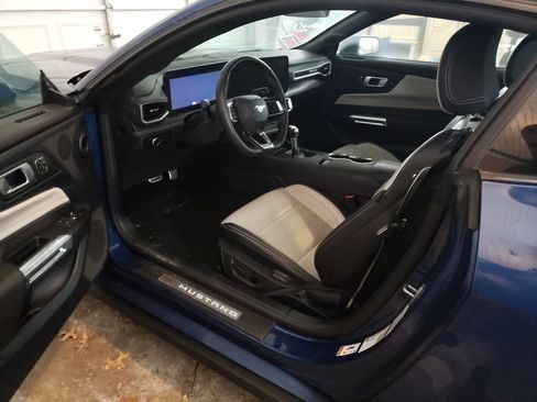 Used 2024 Ford Mustang GT Premium image 12