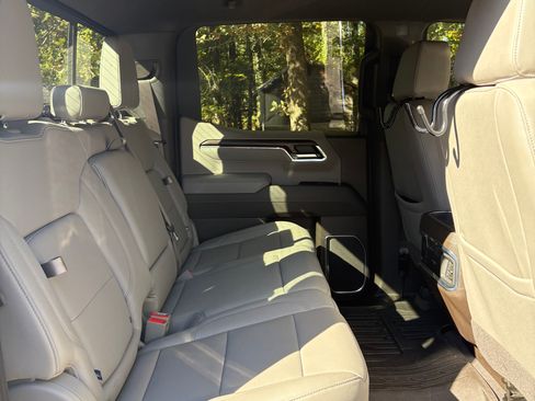 Used 2025 GMC Sierra 1500 SLT w/ SLT Premium Plus Package image 4