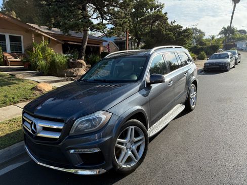 Used 2014 Mercedes-Benz GL 550 4MATIC image 1