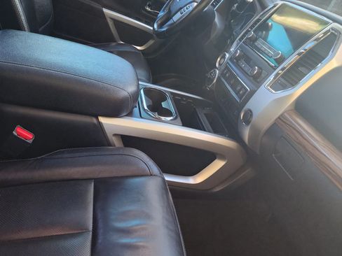 Used 2020 Nissan Titan SL w/ Moonroof Package image 15