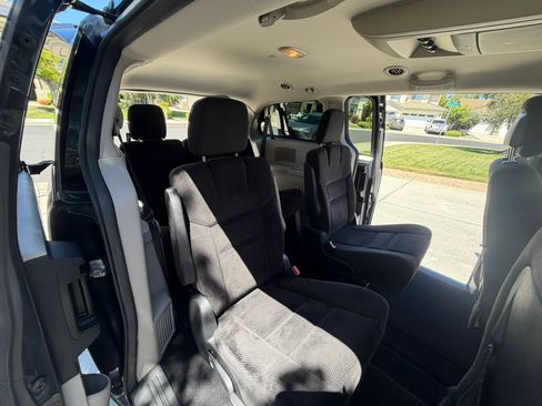 Used 2014 Dodge Grand Caravan SXT w/ Rear Park Assist Package FWD image 17