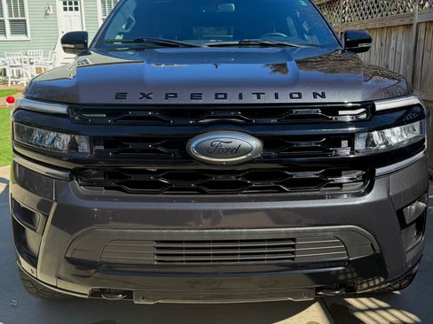 Used 2023 Ford Expedition Max Limited image 4