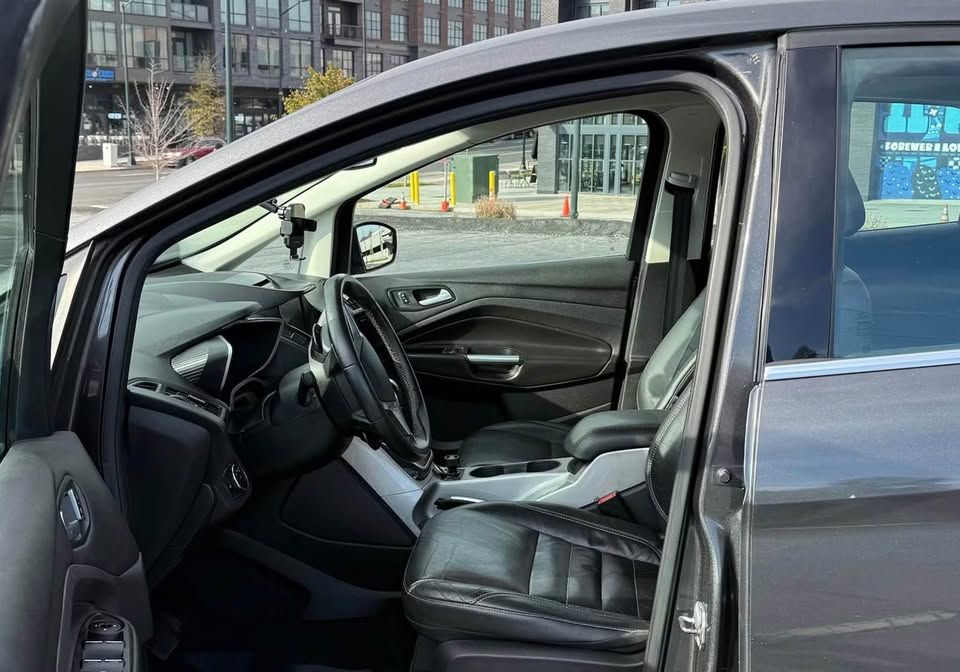Used 2015 Ford C-MAX Energi SEL FWD image 4
