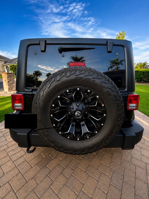 Used 2016 Jeep Wrangler Unlimited Rubicon w/ Connectivity Group AWD/4WD image 9