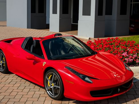 Used 2015 Ferrari 458 Spider image 22