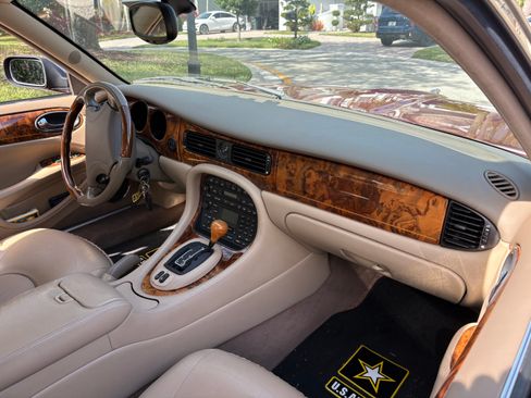 Used 2000 Jaguar XJ Vanden Plas image 17