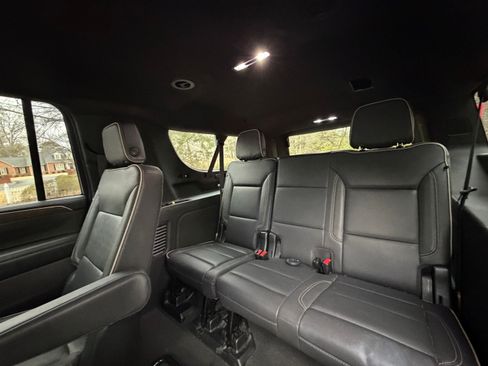 Used 2022 Chevrolet Suburban Premier RWD image 15