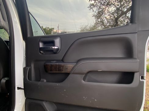 Used 2015 GMC Sierra 2500 Denali w/ Suspension Package, Off-Road image 13