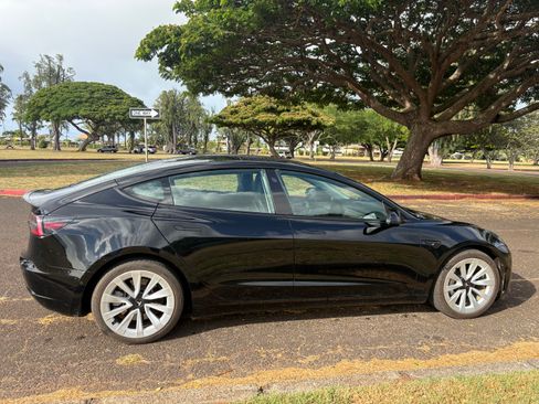 Used 2022 Tesla Model 3 Standard Range RWD image 4