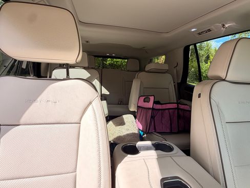 Used 2023 GMC Yukon Denali AWD/4WD image 9