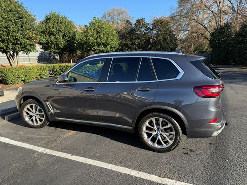 Used 2021 BMW X5 xDrive40i w/ Convenience Package image 1