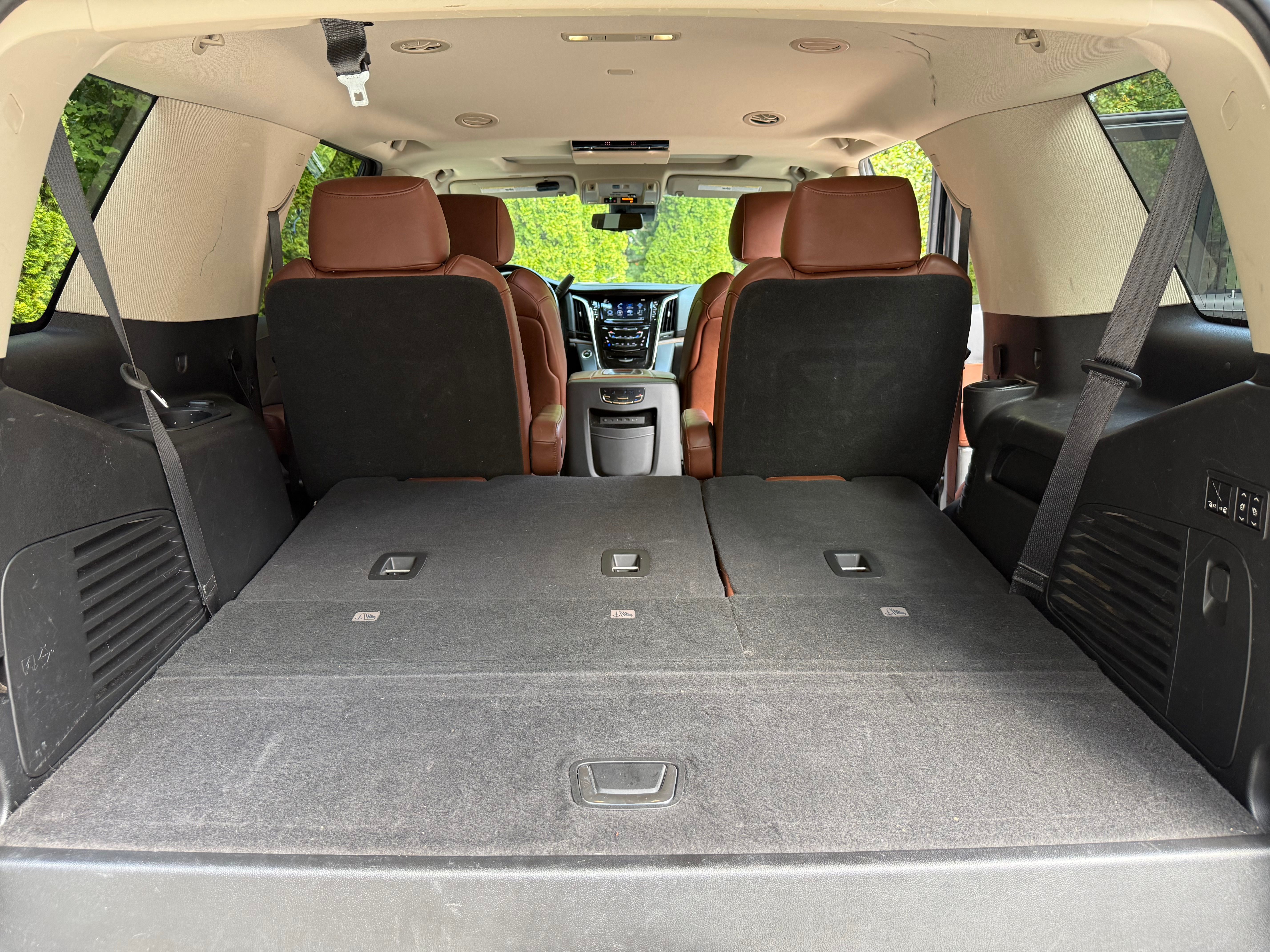 Used 2020 Cadillac Escalade Premium Luxury AWD/4WD image 19