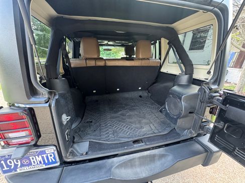 Used 2011 Jeep Wrangler Unlimited Rubicon w/ Call of Duty Group AWD/4WD image 16