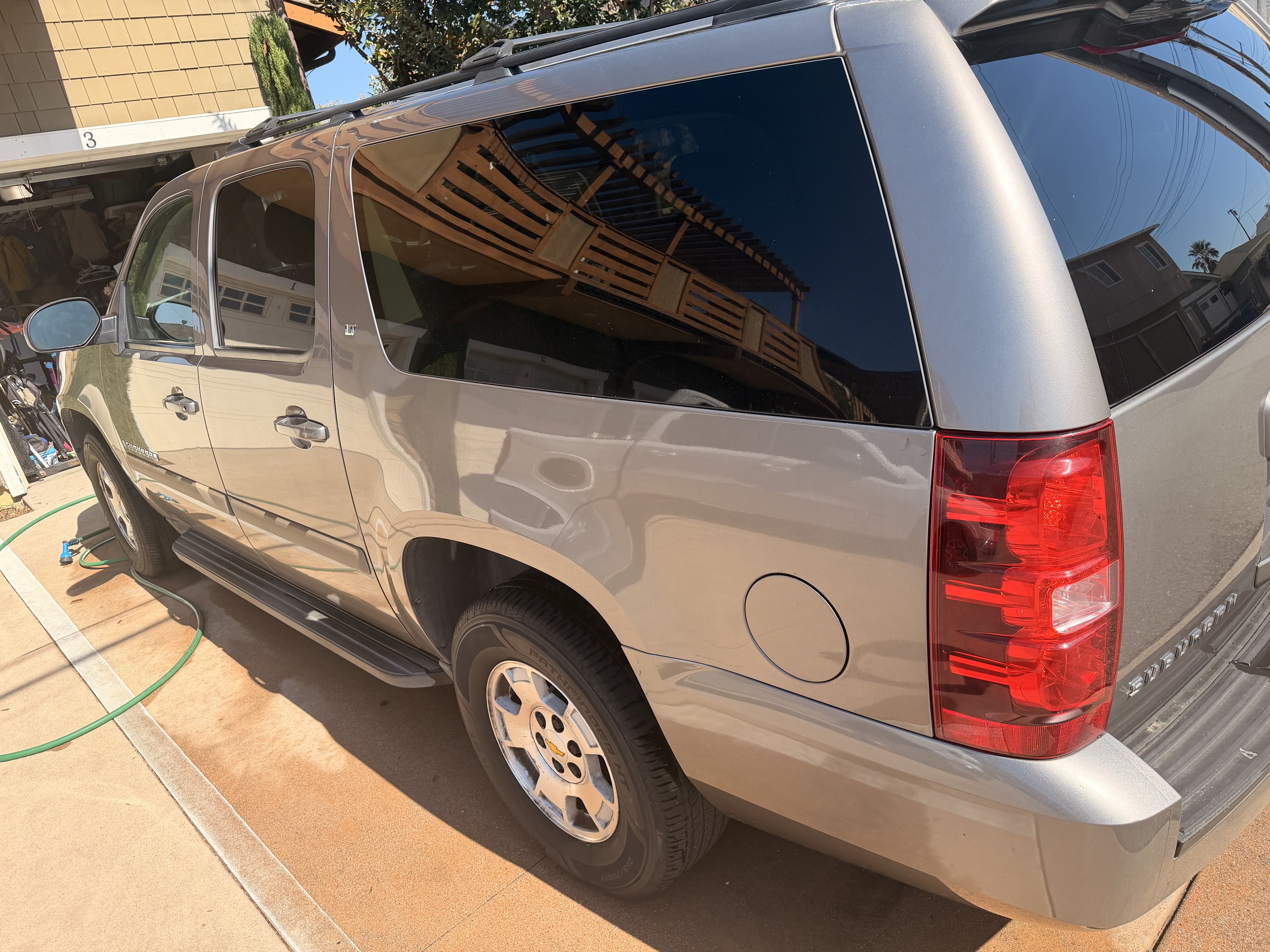 Used 2008 Chevrolet Suburban LT RWD image 8