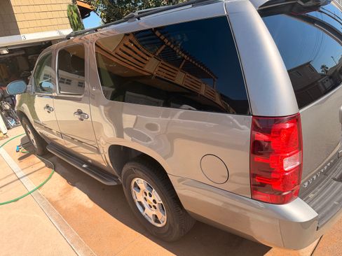 Used 2008 Chevrolet Suburban LT RWD image 8