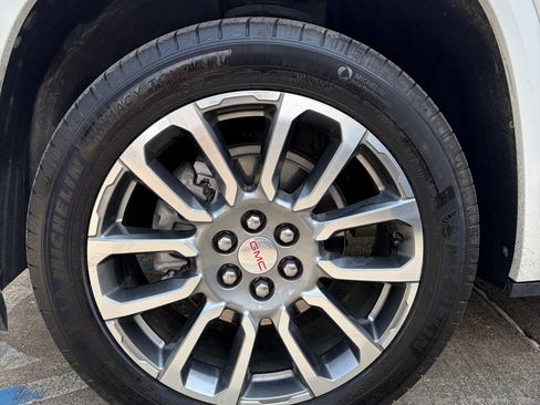 Used 2022 GMC Acadia Denali w/ Denali Ultimate Package FWD image 21