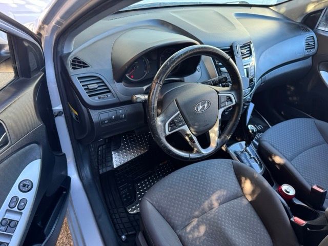 Used 2012 Hyundai Accent SE FWD image 10