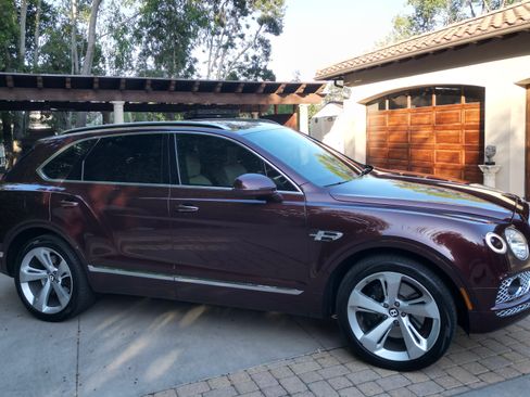 Used 2019 Bentley Bentayga AWD/4WD image 2