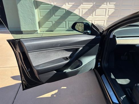 Used 2019 Tesla Model 3 Long Range image 17