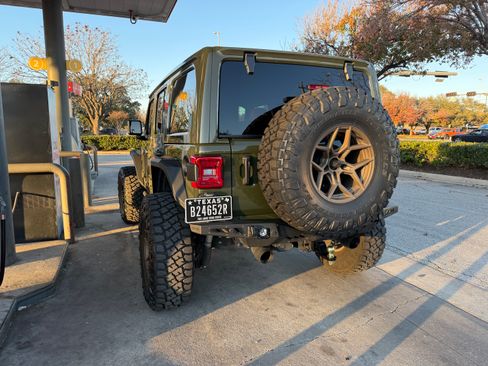 Used 2024 Jeep Wrangler Unlimited Sport AWD/4WD image 4