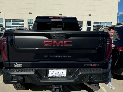 Used 2024 GMC Sierra 2500 AT4X w/ AT4X AEV Edition image 9
