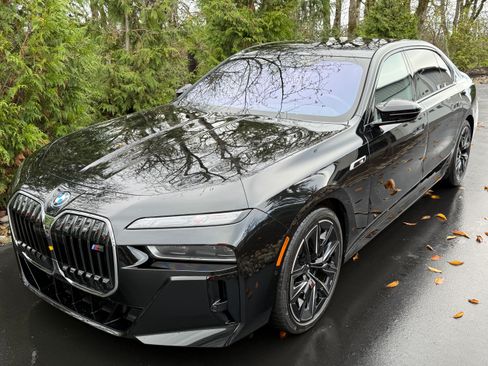 Used 2024 BMW i7 M70 image 1