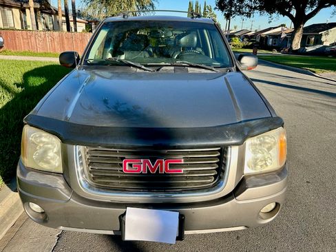 Used 2005 GMC Envoy SLT image 2