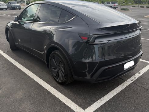 Used 2026 Tesla Model Y Long Range AWD/4WD image 5