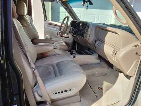 Used 2000 Cadillac Escalade 4WD image 10